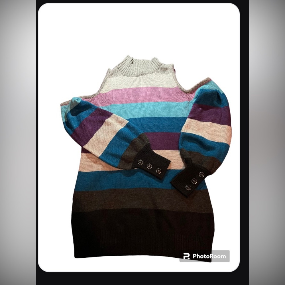 NWOT- Women’s Cold Shoulder Sweater.